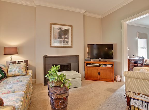 4th image of 555 Oakwood Ave