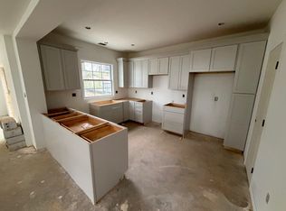 15 W 11th St, Front Royal, VA 22630