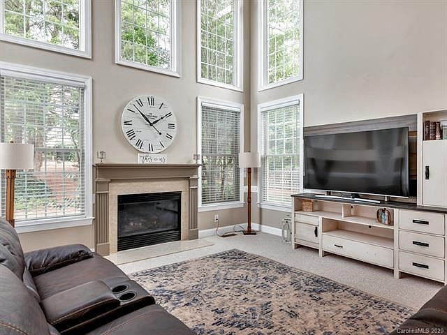 1st image of 1301 Coachman Dr
