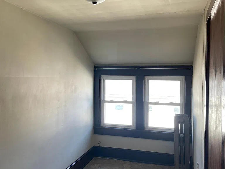 191 S Maple Ave — Photo 10