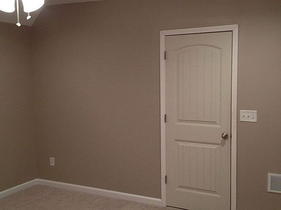 4th image of 2629 Hope Ave