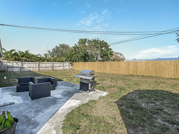 3rd image of 2831 NE Savannah Rd