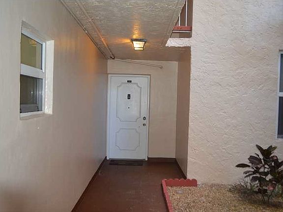 5th image of 9441 Evergreen Pl APT 104