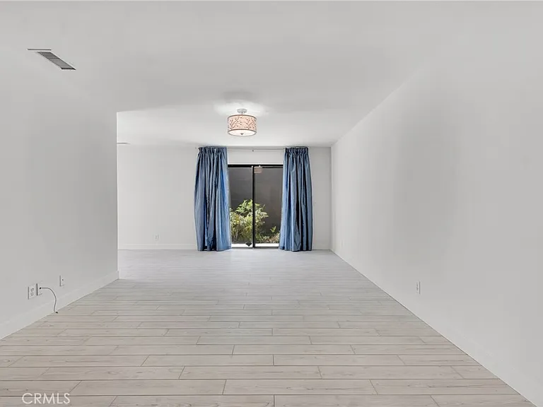 221 Acacia Ln — Photo 16