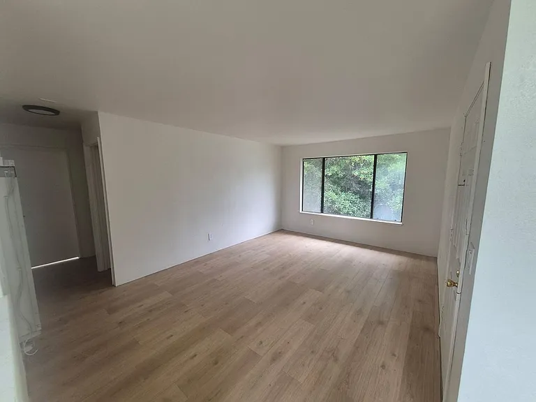 22236 Main St #D — Photo 2