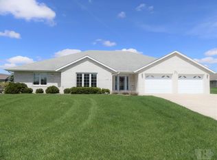 709 E 22nd St, Carroll, IA 51401