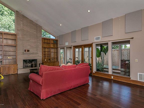 3rd image of 4211 Southpark Dr