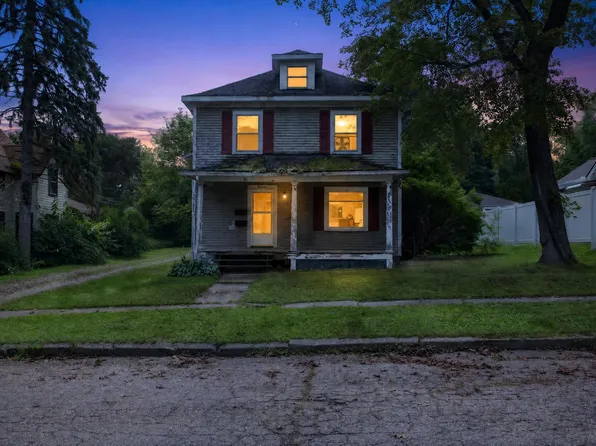 18 Armstrong St, Hillsdale, MI 49242