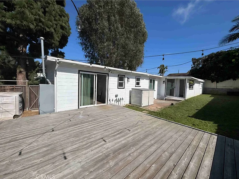 919 N Herrin St — Photo 2