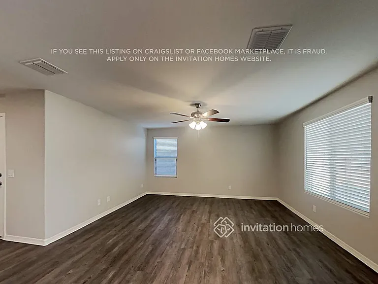 8020 W Agora Ln — Photo 4
