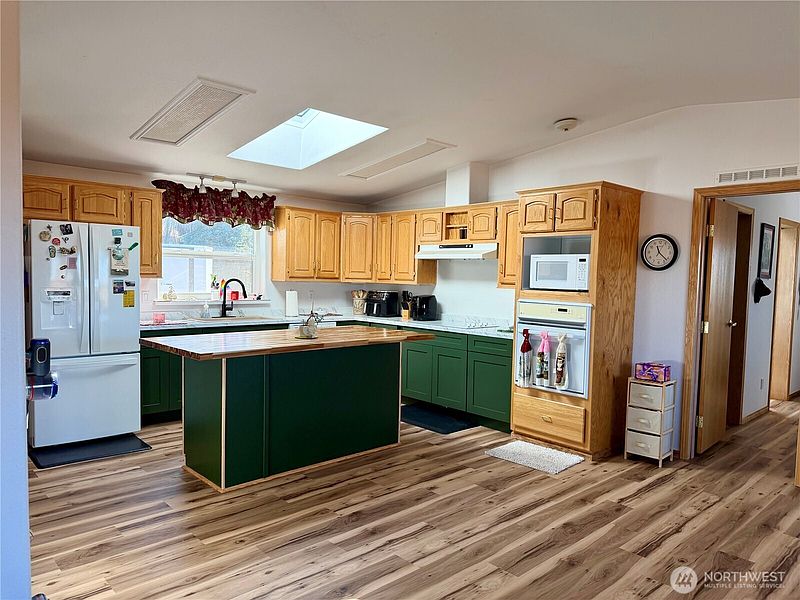 3rd image of 505 NW Portland Street