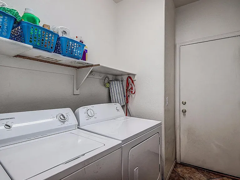 70 W Wood Dr — Photo 12