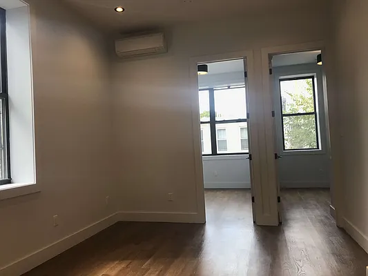 Rented by EXR | media 48