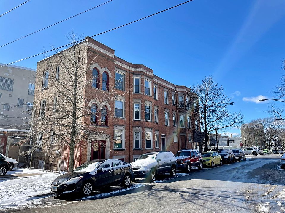 1st image of 1479 W Winona St APT 1