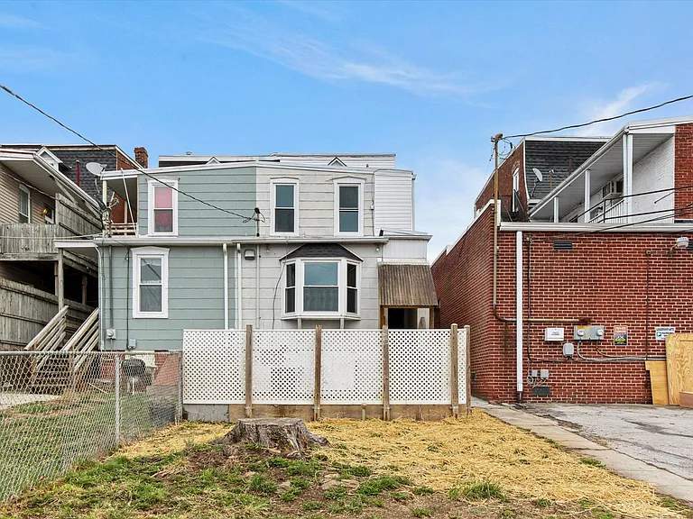 1020 N George St — Photo 2