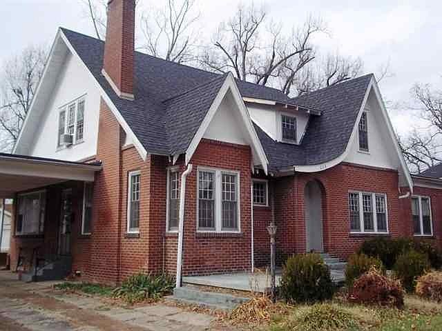 1st image of 605 S 2nd St