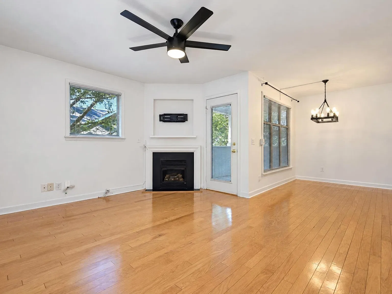 1 bed, 1.0 bath, 732 sqft, $1,600 — Photo 3