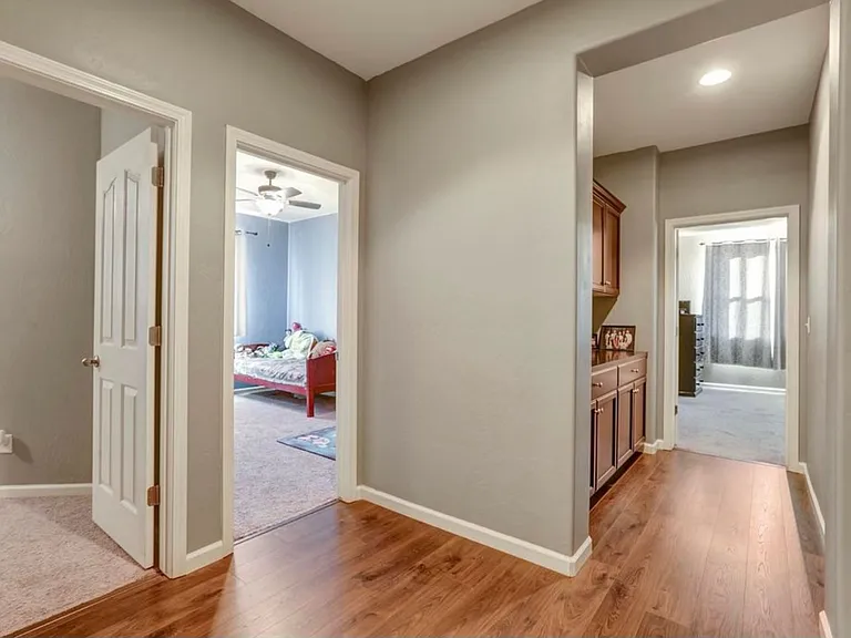 2525 W Connelly Ave — Photo 18