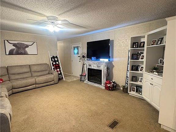 2nd image of 250 Havens Rd