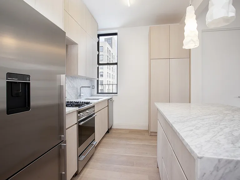 105 E 15th St #94 — Photo 9