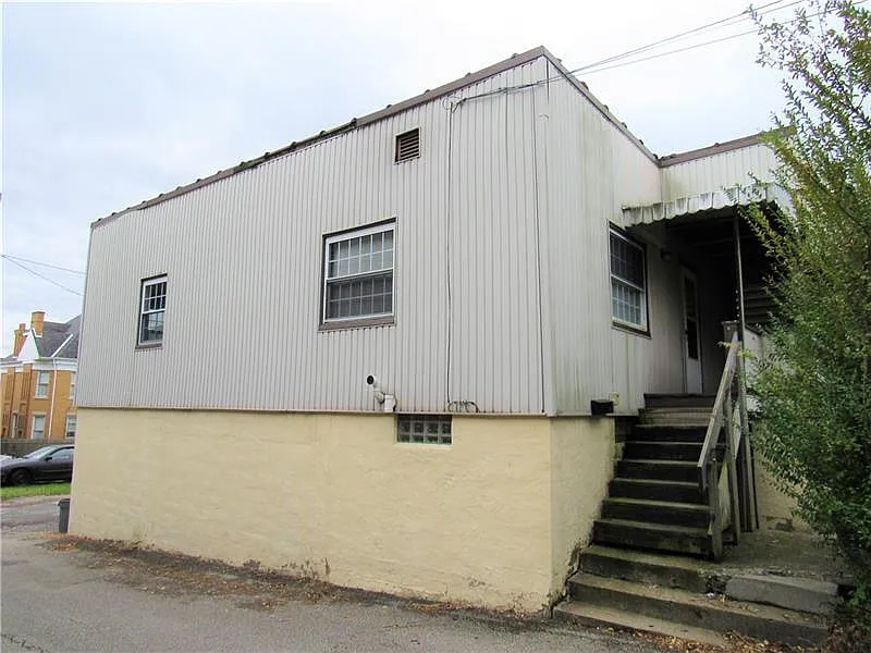 622 School Aly photo 1