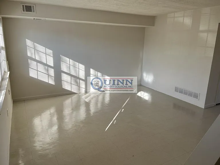 54 Willow Ct — Photo 2