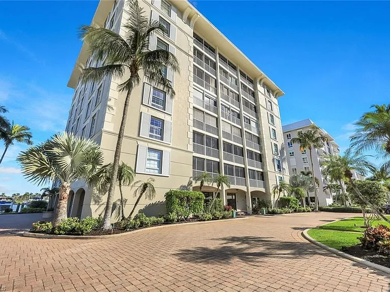 2750 Gulf Shore Blvd N #402 — Photo 19