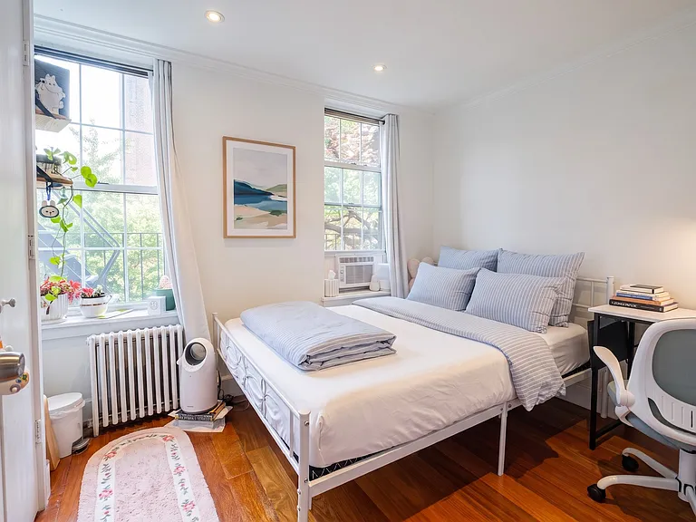203 E 4th St #6 — Photo 6