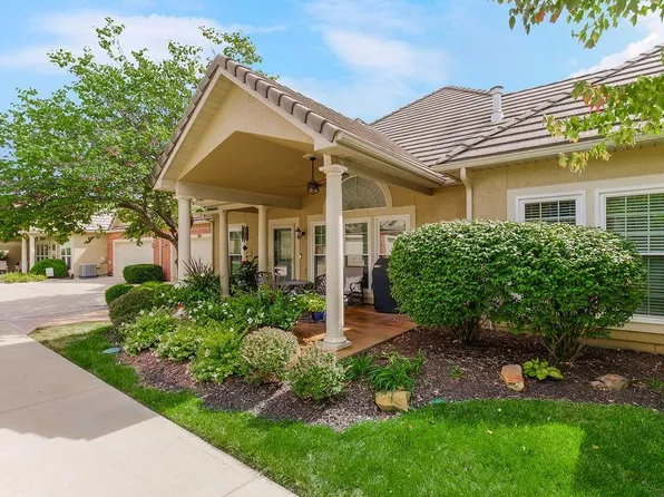 5424 W 145th Ter, Leawood, KS 66224