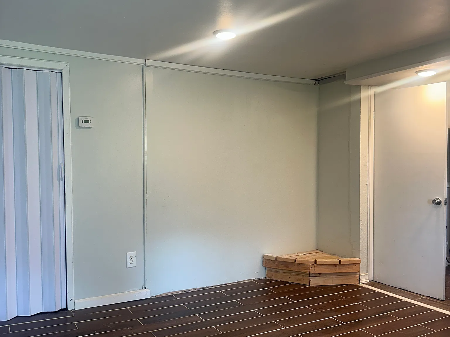 3 bed, 900 sqft, $1,200 — Photo 3