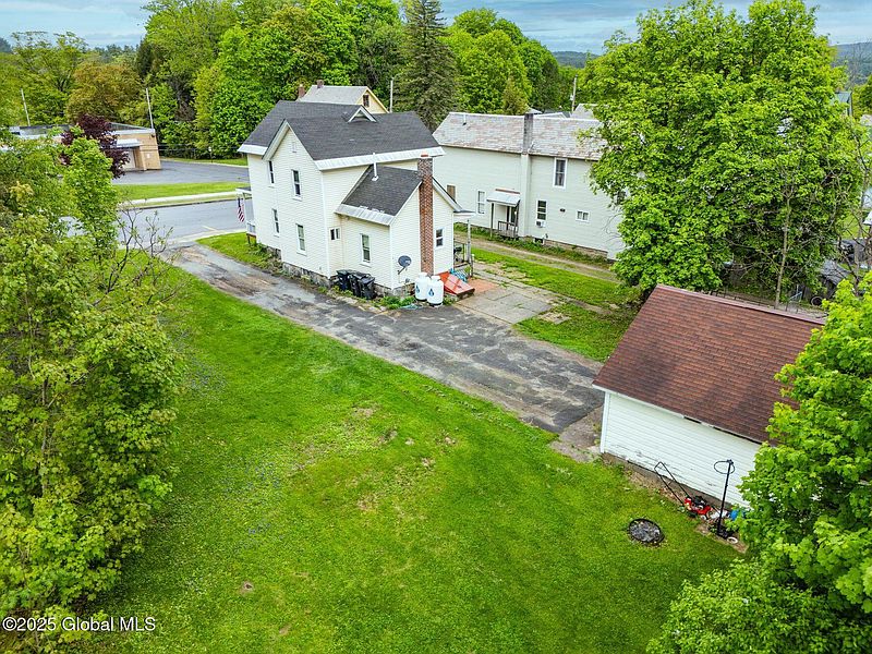 3rd image of 110 Oak Street