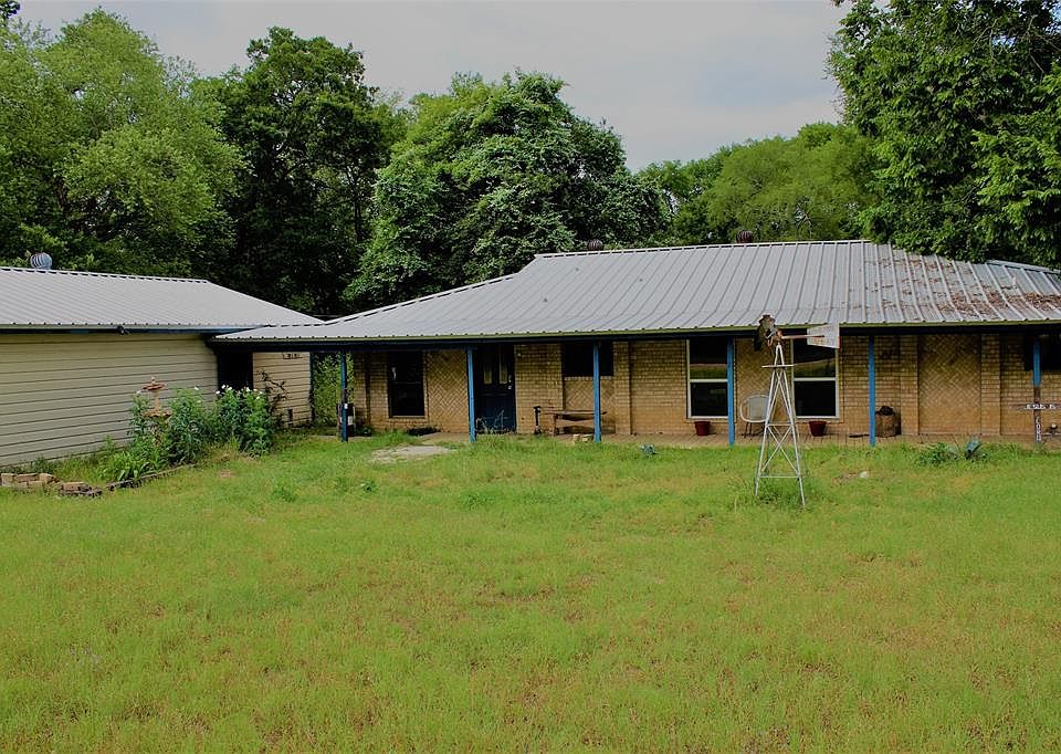 Country living can be found at 423 Sycamore Dr
