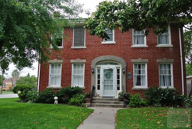 1st image of 4628 Woodrow Ave