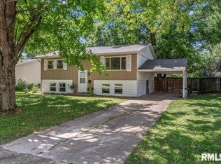 25 Westminister Dr, Chatham, IL 62629