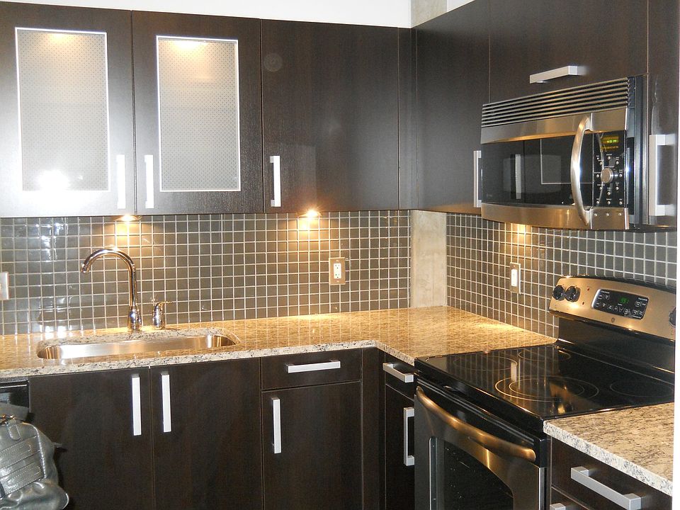 Kitchen with glass backglass