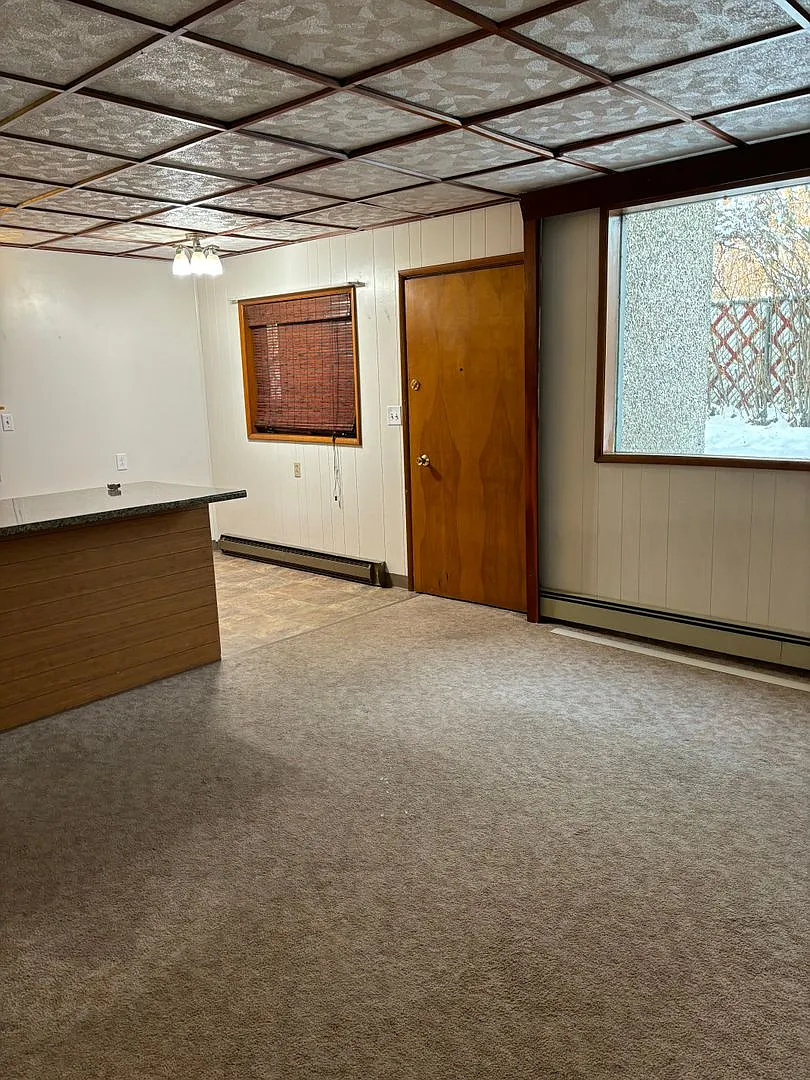 Farewell Ave 94-SB — Photo 2