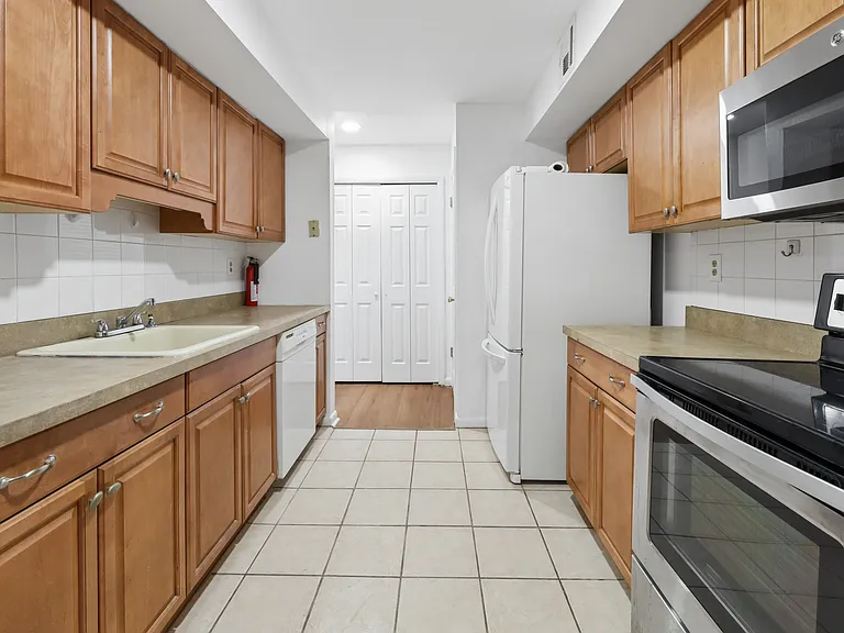 850 Main St #102/1B — Photo 2