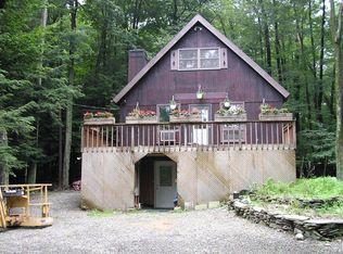 2001 Roaming Wood Rd, Lake Ariel, PA 18436