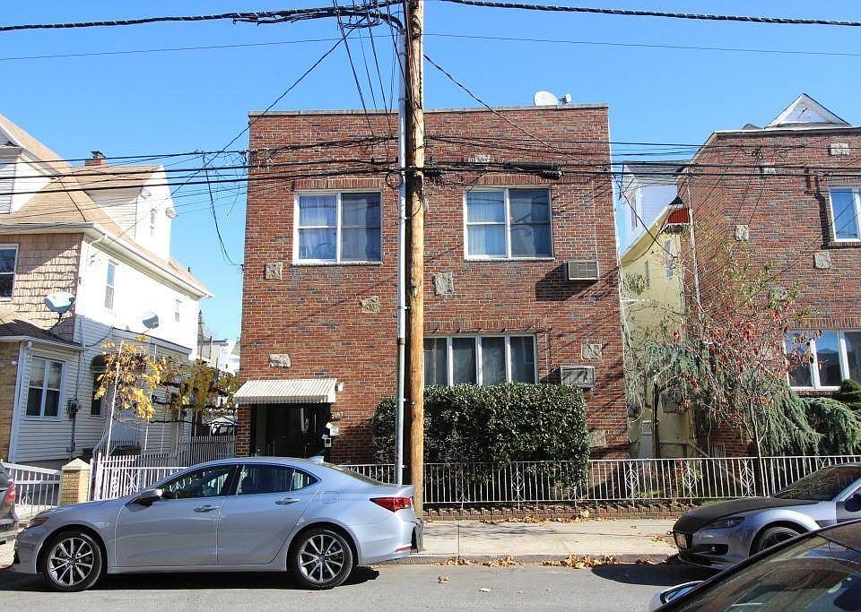 2nd image of 2067 W 7th St