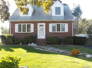 1062 Callahan St, Bay Shore, NY 11706