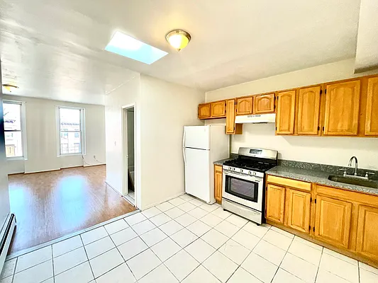 Rented by Pear NYC LLC | media 8