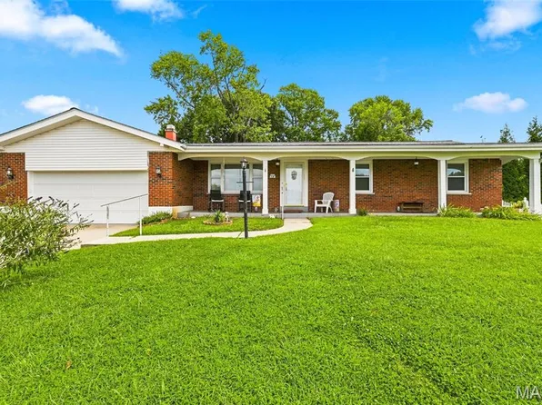 910 Fox Hill Rd, Saint Charles, MO 63301