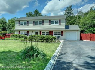 42 Chesapeake Rd, Manalapan, NJ 07726