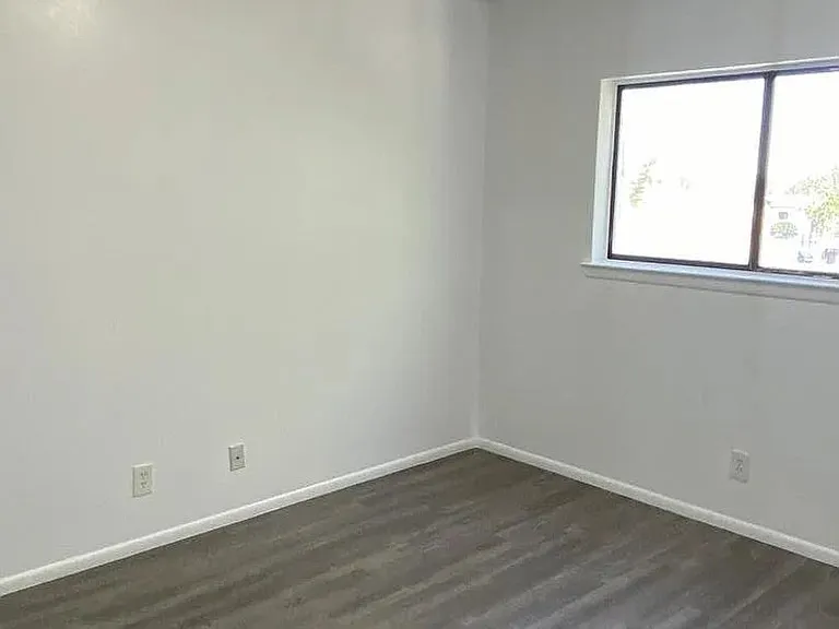 302 Texas St NE — Photo 5