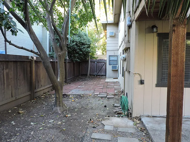 1209 24th St #B — Photo 9