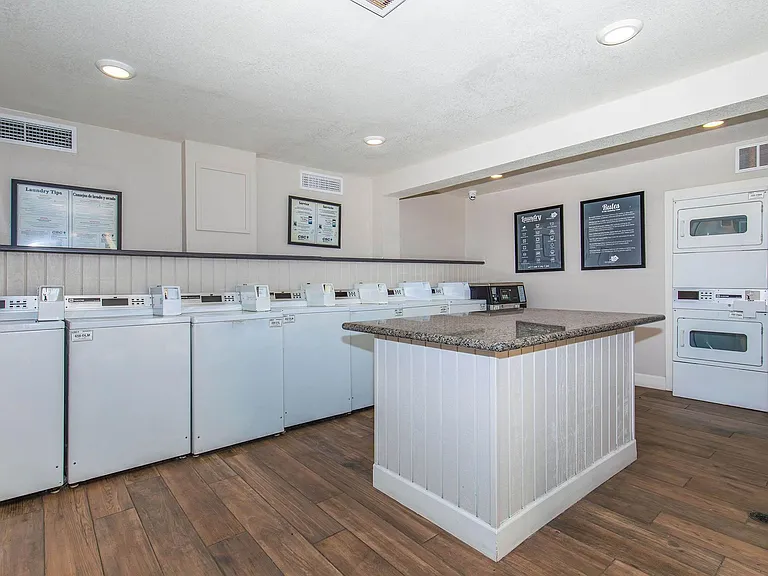 Palm Desert Apartments — Photo 11