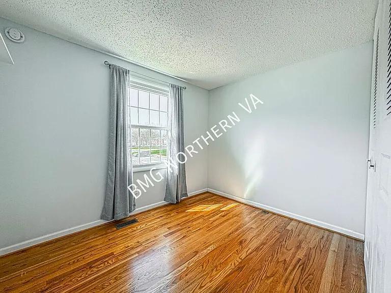 8627 Spring Creek Ct — Photo 18