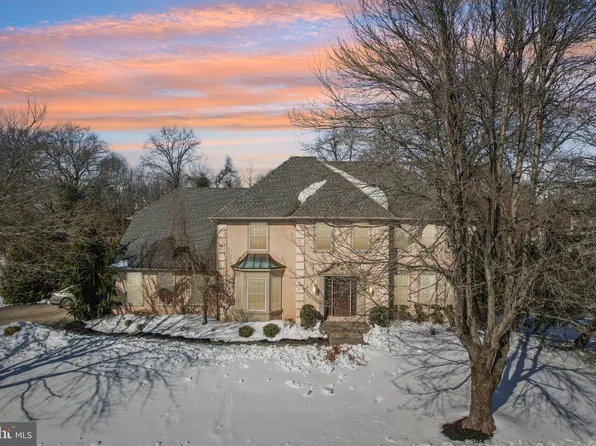 14 Daylily Dr, Mount Laurel, NJ 08054