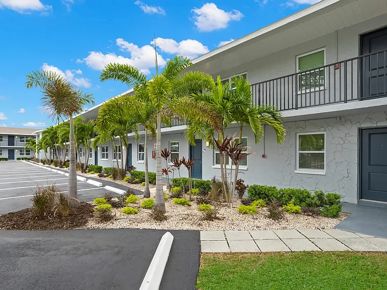 Clean Florida Landscaping
