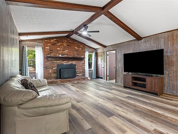 4th image of 205 Southgate Cir